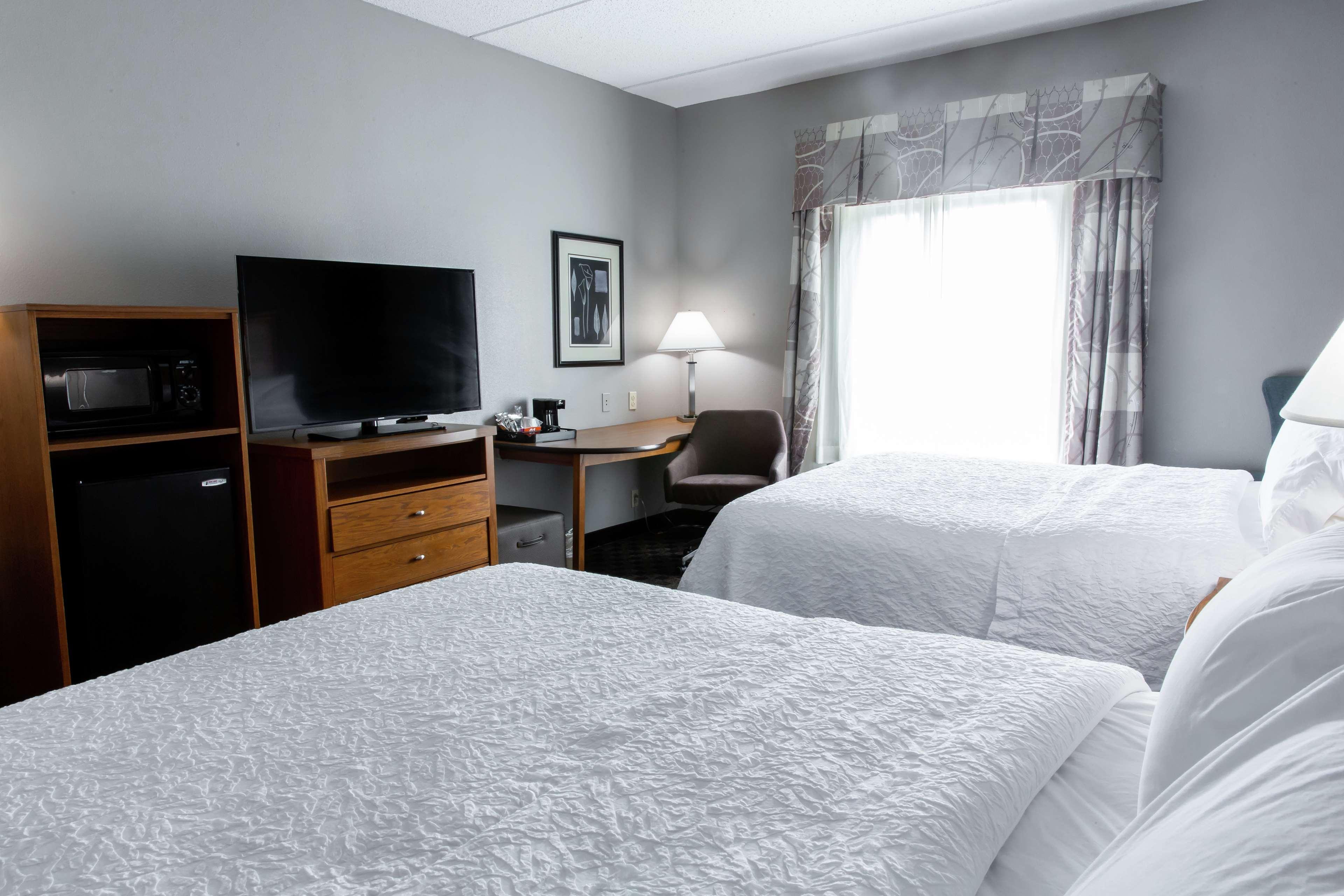 Hampton Inn & Suites Chesapeake-Square Mall Buitenkant foto