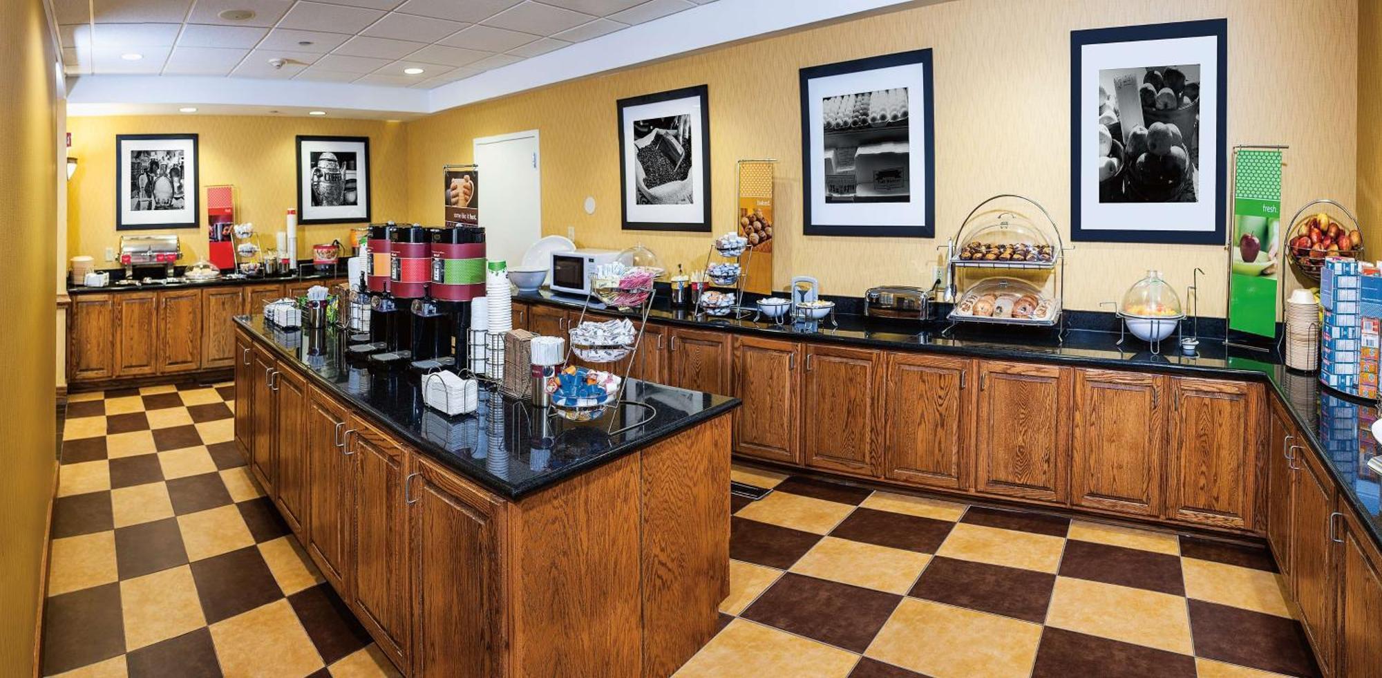 Hampton Inn & Suites Chesapeake-Square Mall Buitenkant foto